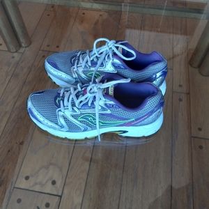 SALE Saucony Oasis 2 Women's running shoes size 10